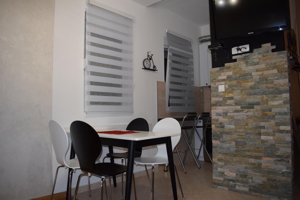 Apartment Fini Tivat Eksteriør billede
