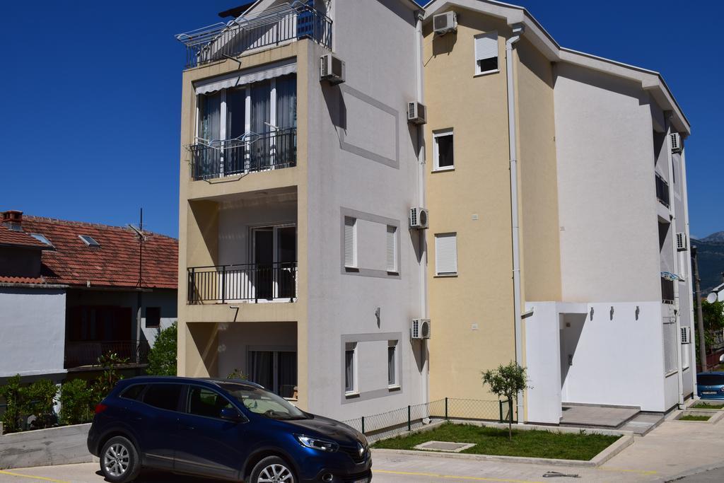 Apartment Fini Tivat Eksteriør billede